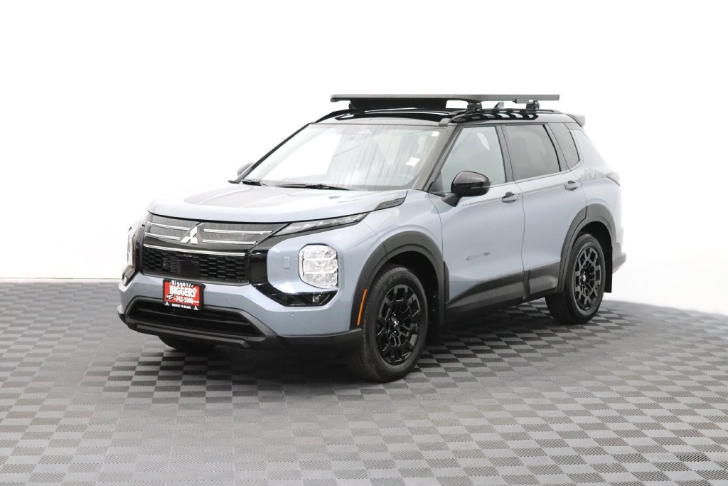 Used 2026 Mitsubishi Outlander AWD image 3