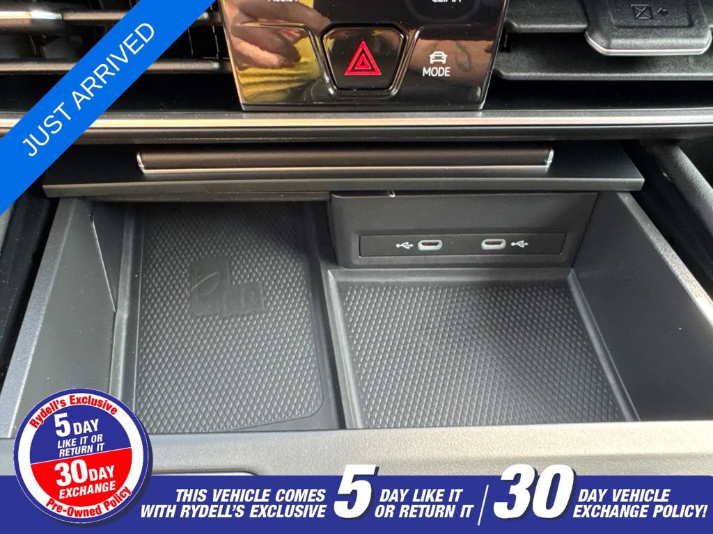 Used 2024 Volkswagen Atlas SE AWD/4WD image 16