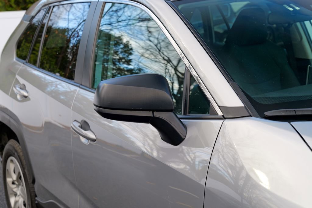 Used 2024 Toyota RAV4 LE AWD/4WD image 10