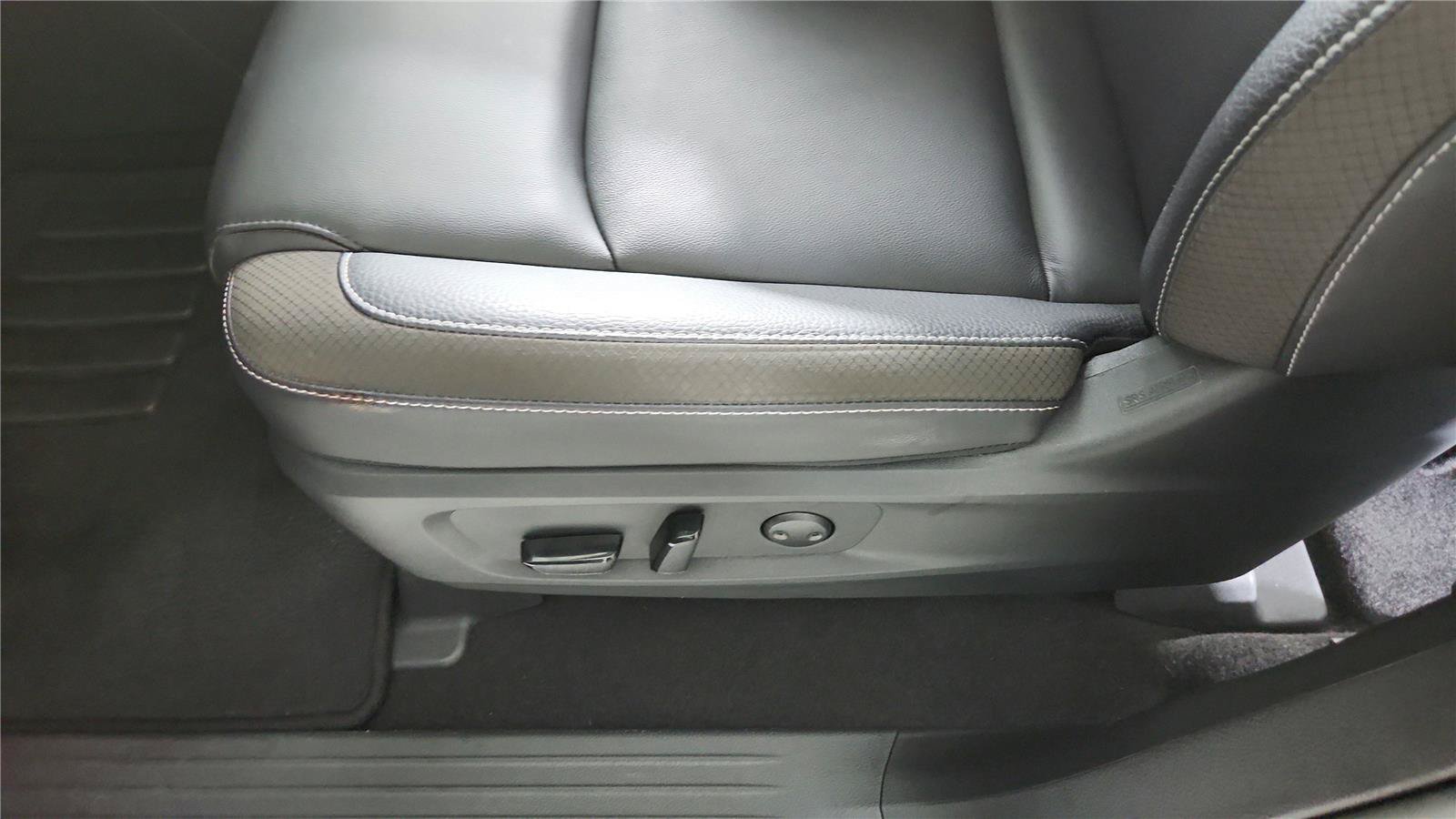Used 2025 Nissan Pathfinder SL FWD image 18