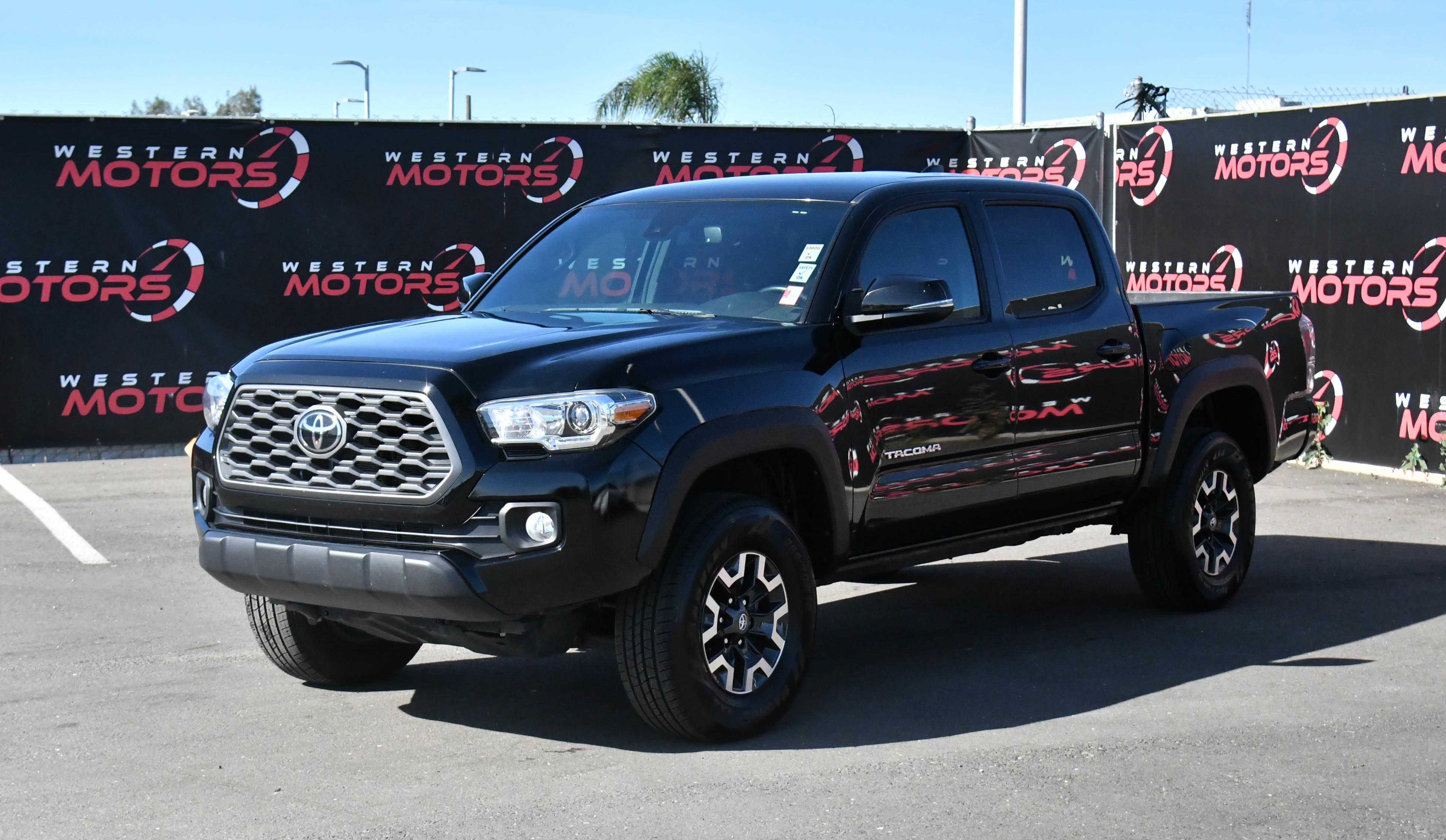 Used 2023 Toyota Tacoma TRD Off-Road w/ Technology Package image 3