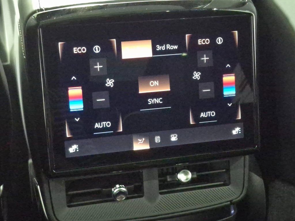 New 2026 Cadillac Vistiq Platinum w/ LPO, Floor Liner Package image 15