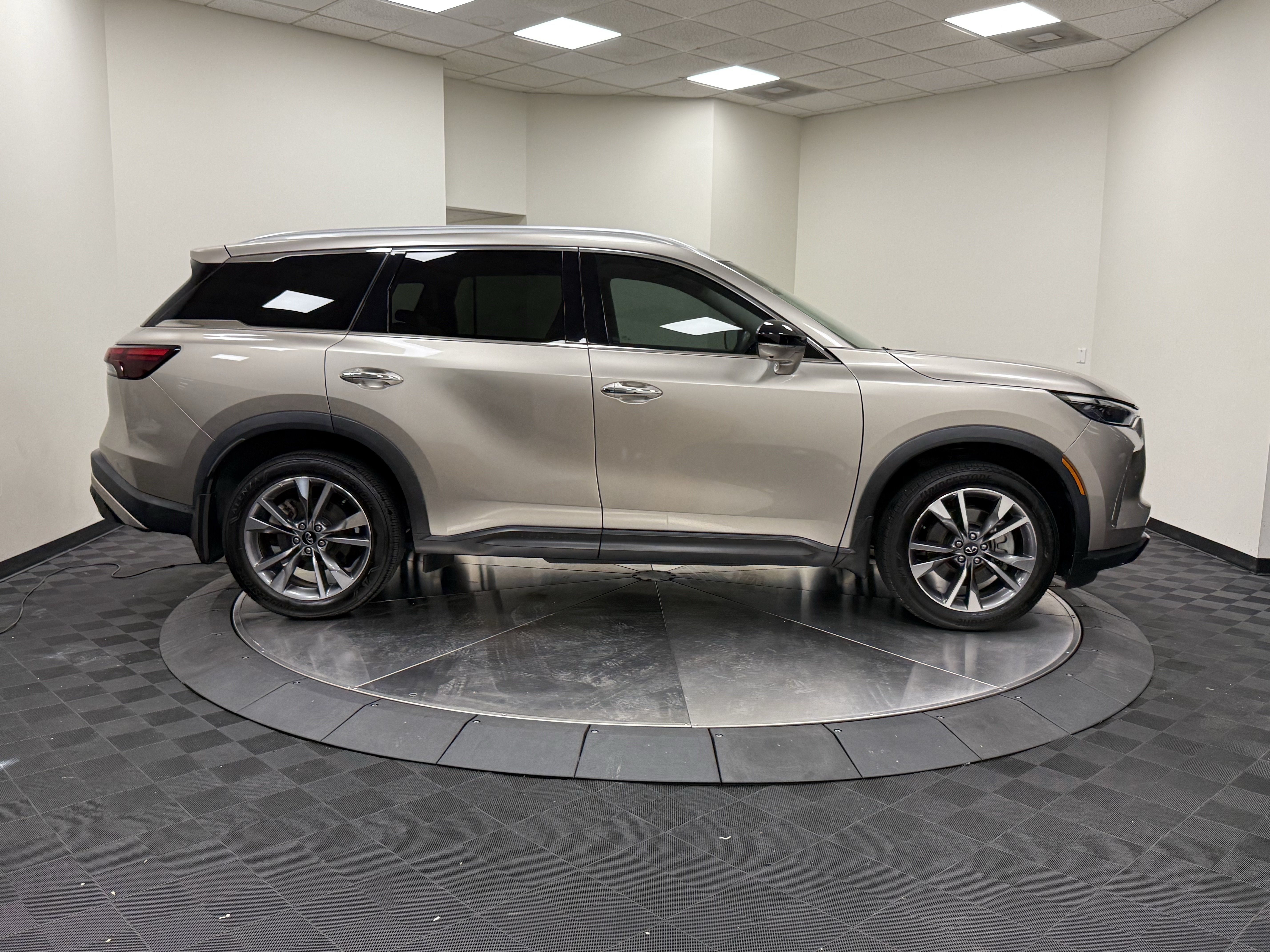 Certified 2024 INFINITI QX60 Luxe FWD image 8