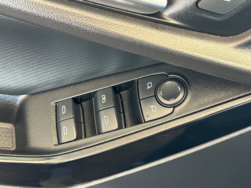 Used 2025 Chevrolet Equinox LT w/ Convenience Package II FWD image 11