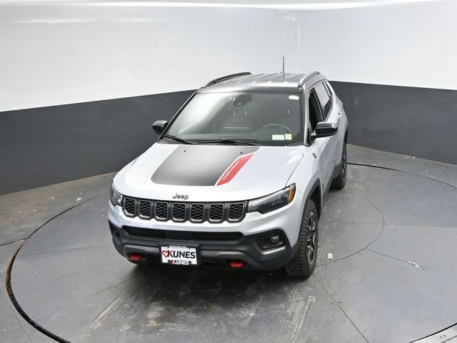 Used 2025 Jeep Compass Trailhawk AWD/4WD image 41