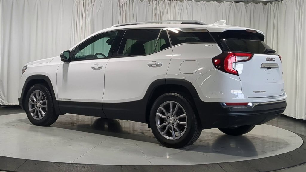 Used 2023 GMC Terrain SLT w/ Tech Package AWD/4WD image 8