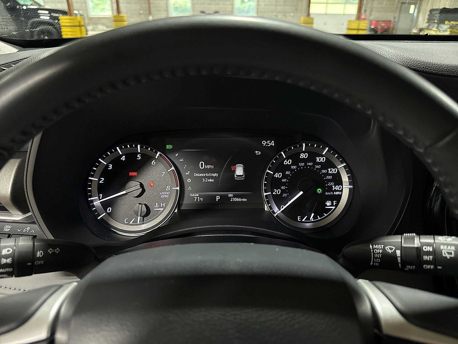 Used 2024 Toyota Highlander LE FWD image 33