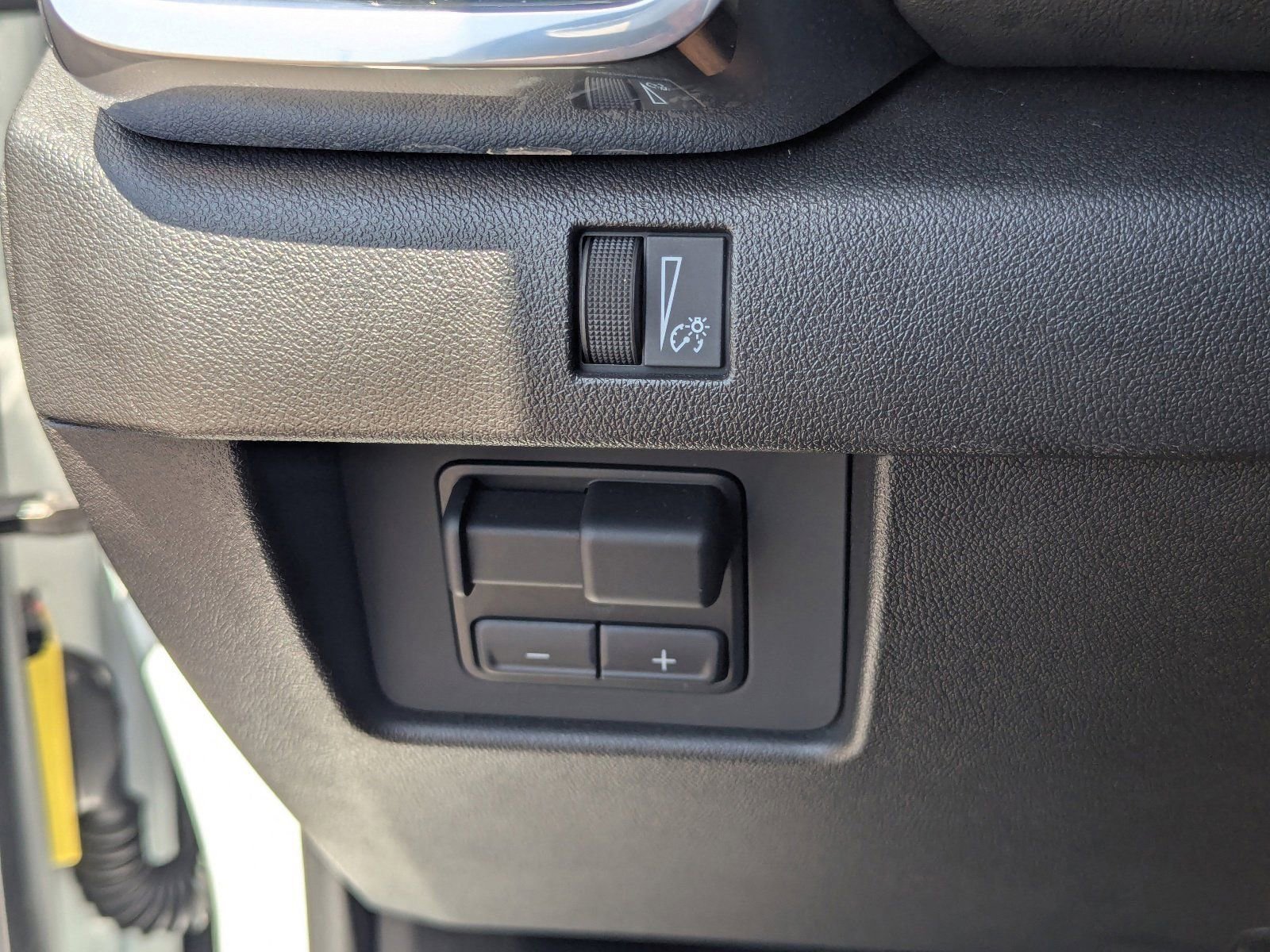 Used 2025 GMC Canyon Elevation image 33