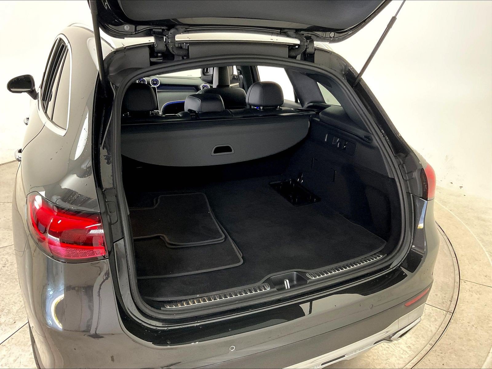 Certified 2026 Mercedes-Benz GLC 300 4MATIC image 40