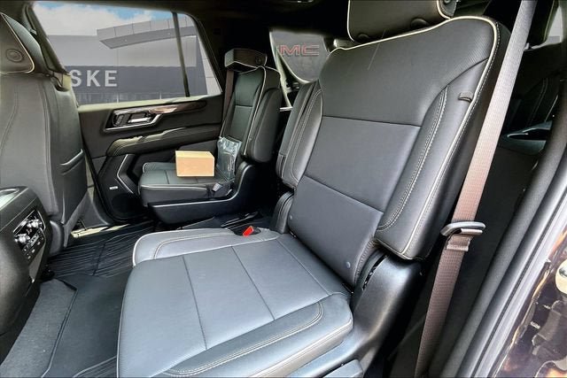 New 2026 GMC Yukon Elevation w/ Elevation Premium Package AWD/4WD image 11