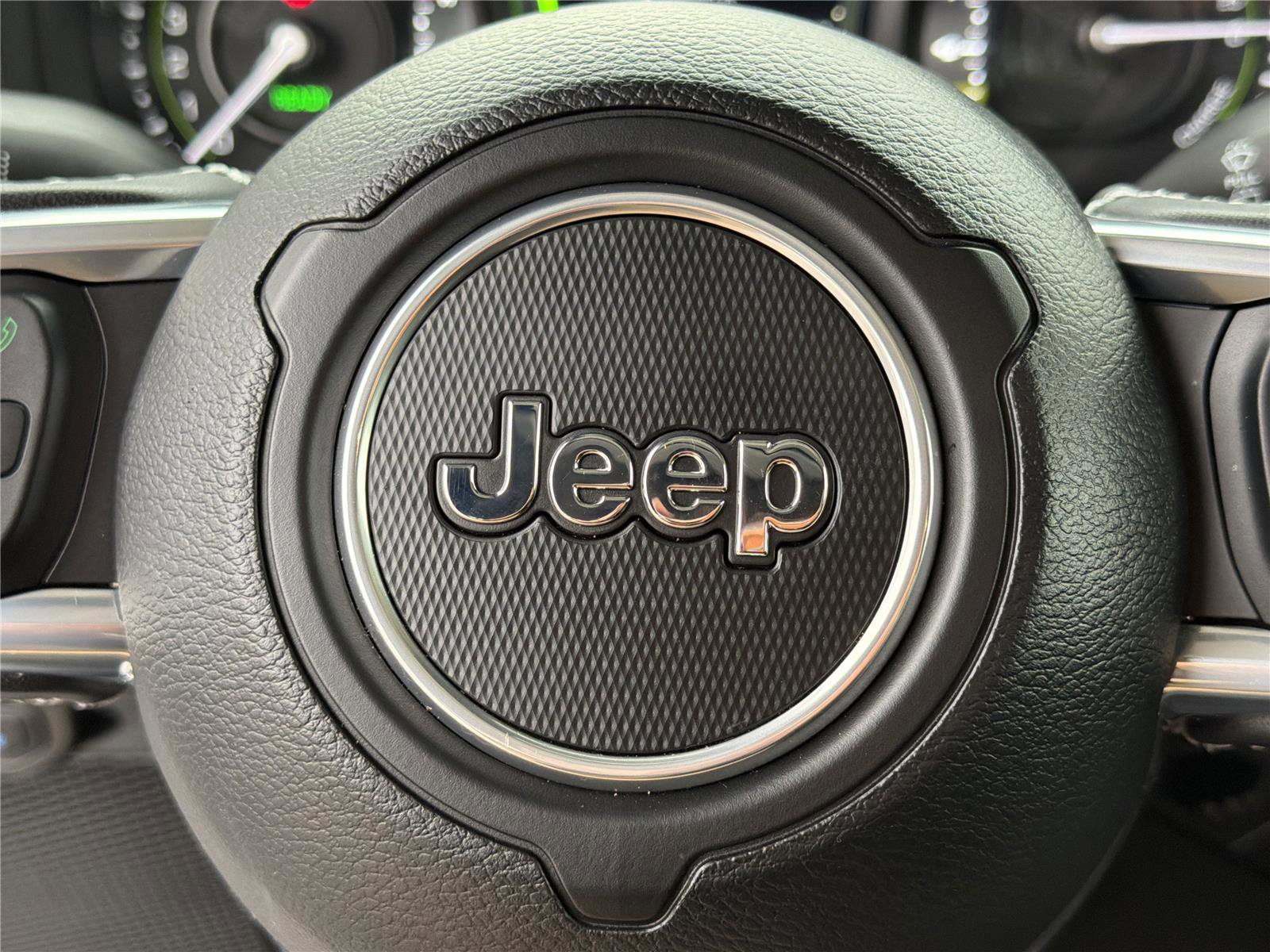 Used 2025 Jeep Wrangler Sahara w/ Safety Group image 25