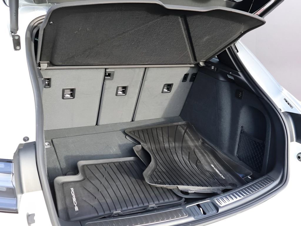 Certified 2024 Porsche Macan GTS image 18