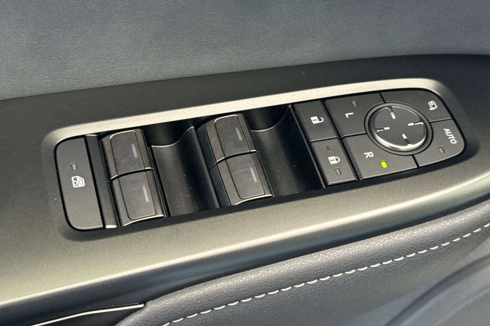 Used 2024 Lexus RZ 300e Premium image 17