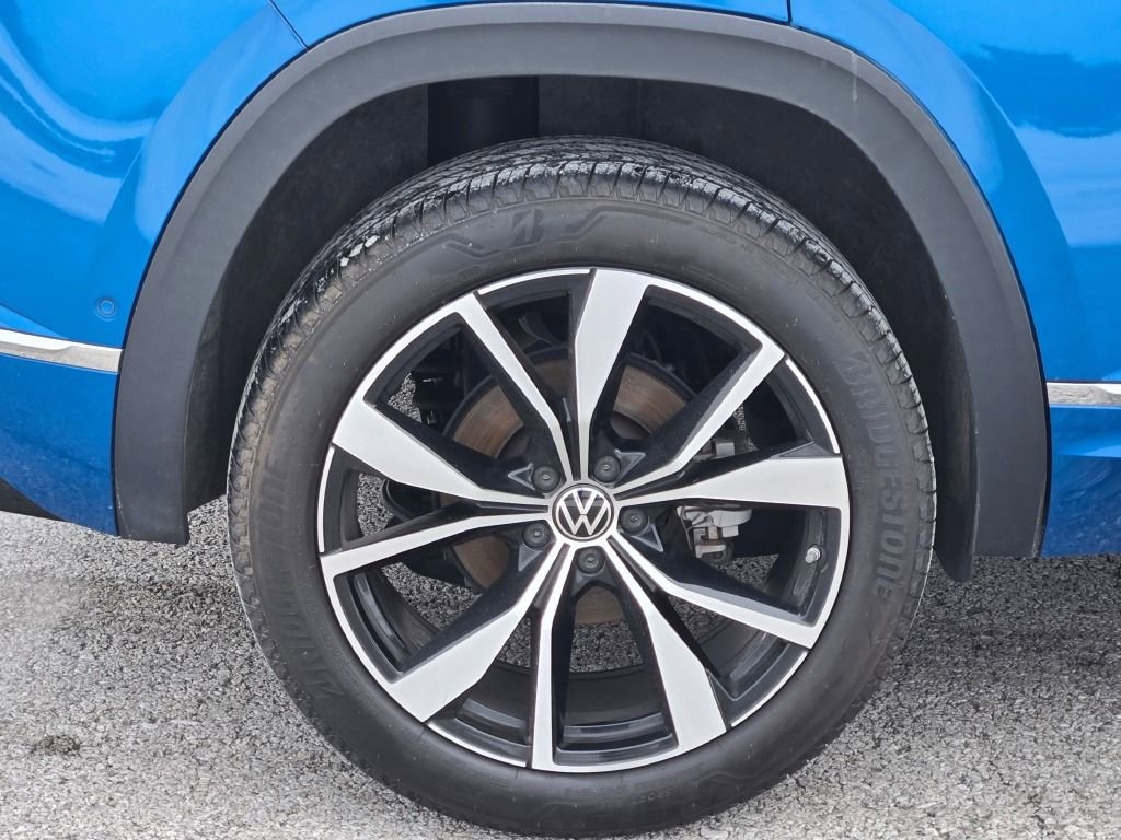 Used 2024 Volkswagen Atlas Cross Sport SEL Premium R-Line image 12