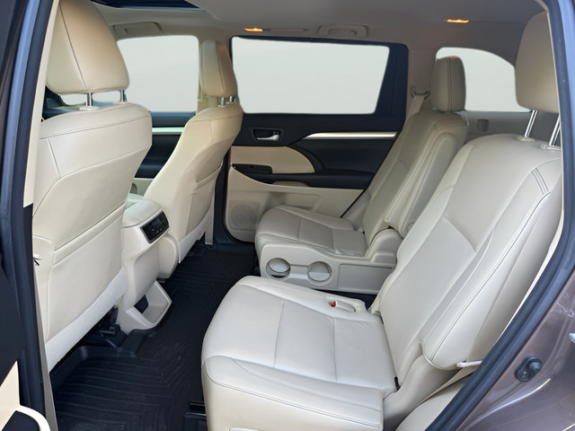 Used 2017 Toyota Highlander XLE FWD image 26