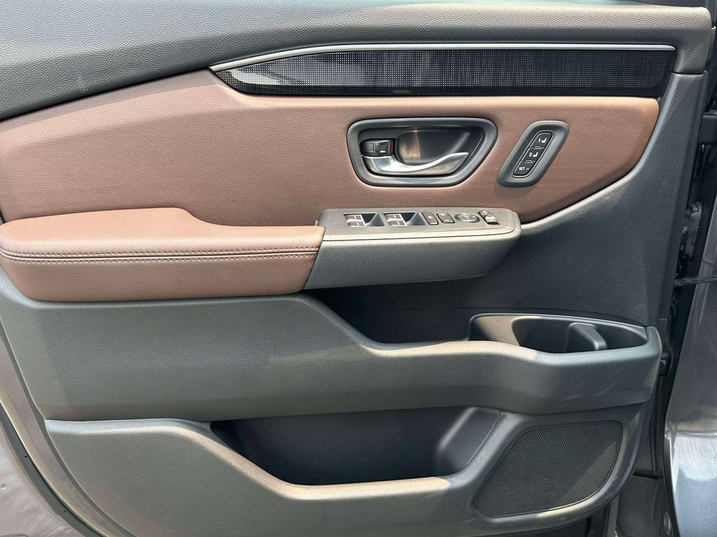 Certified 2025 Honda Pilot Elite image 16