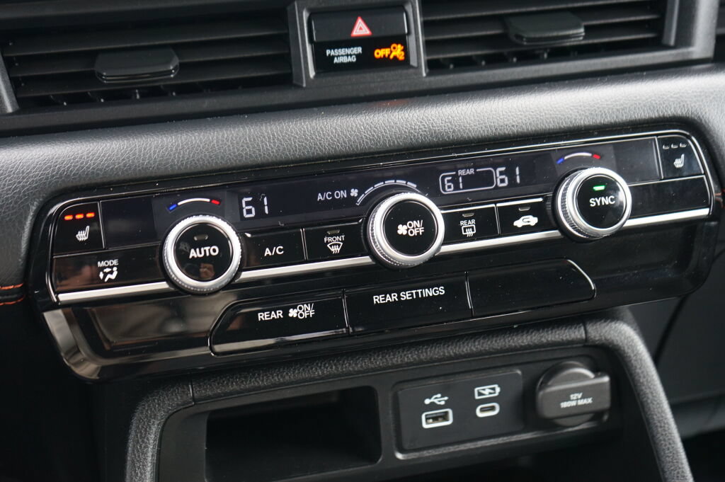 Used 2025 Honda Pilot Sport image 22