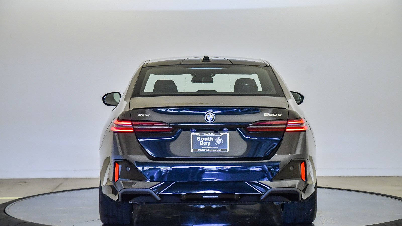 New 2026 BMW 550e xDrive w/ Executive Package image 3