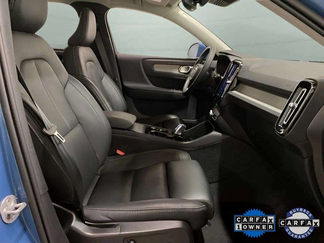 Used 2025 Volvo XC40 B5 Plus image 24