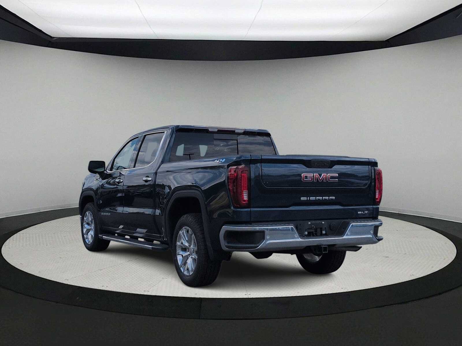Used 2021 GMC Sierra 1500 SLT w/ SLT Premium Plus Package AWD/4WD image 6