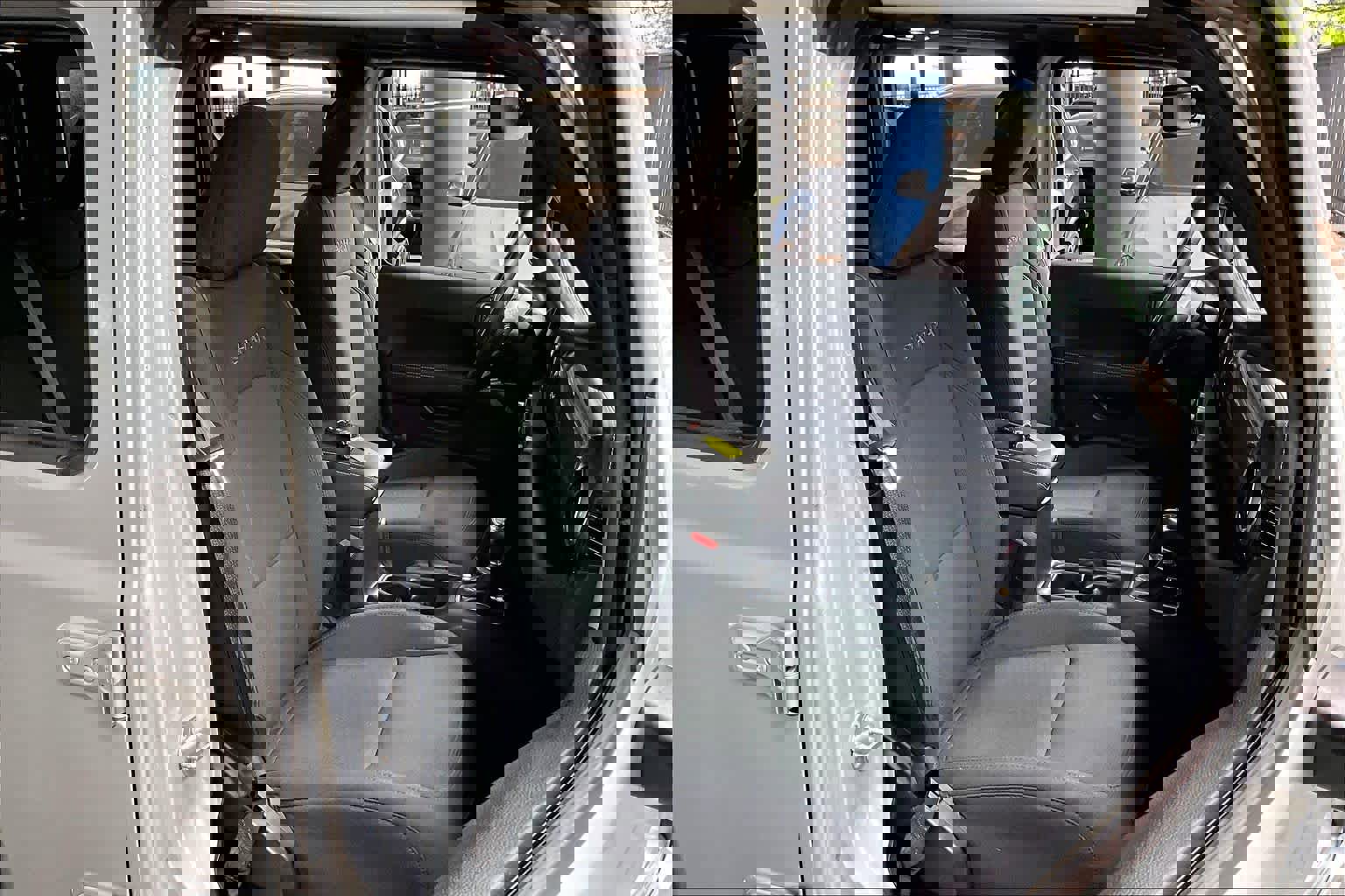 Used 2022 Jeep Wrangler Unlimited Sahara w/ Cold Weather Group AWD/4WD image 8