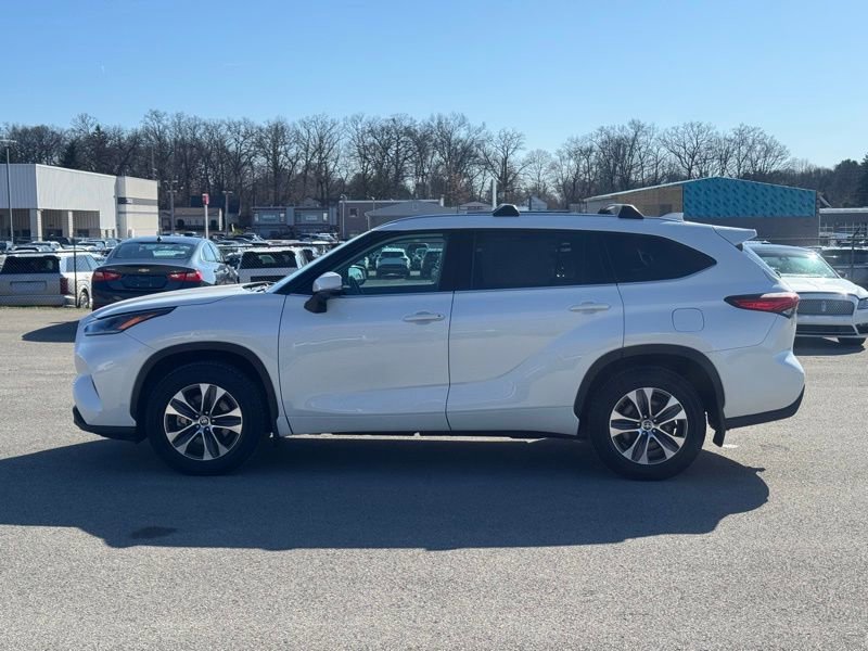 Used 2021 Toyota Highlander XLE image 6