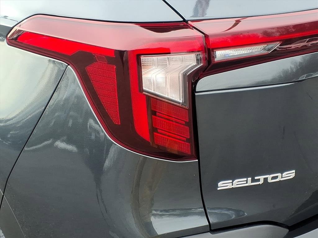 Used 2024 Kia Seltos EX image 9
