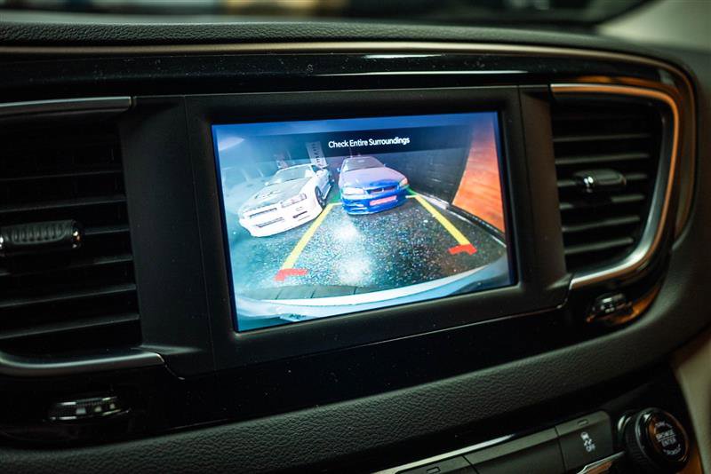 Used 2023 Chrysler Voyager LX image 20