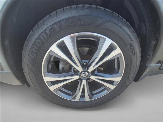 Used 2019 Nissan Rogue SV w/ Premium Package FWD image 17