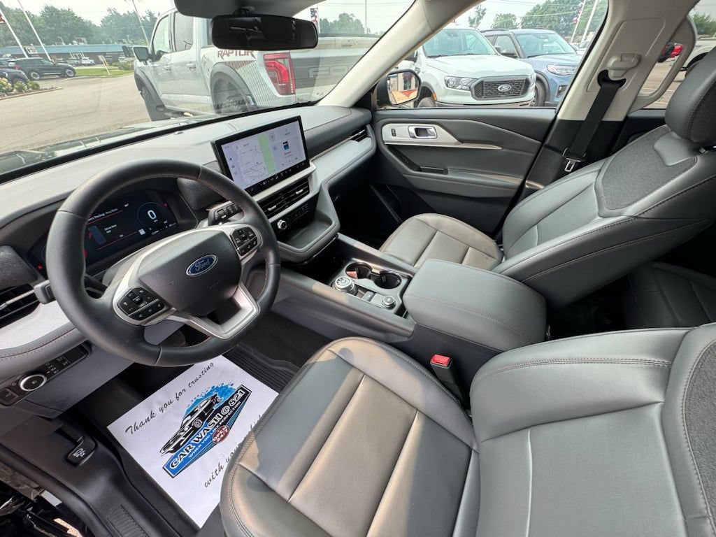 Used 2025 Ford Explorer Active w/ Active Comfort Package AWD/4WD image 17