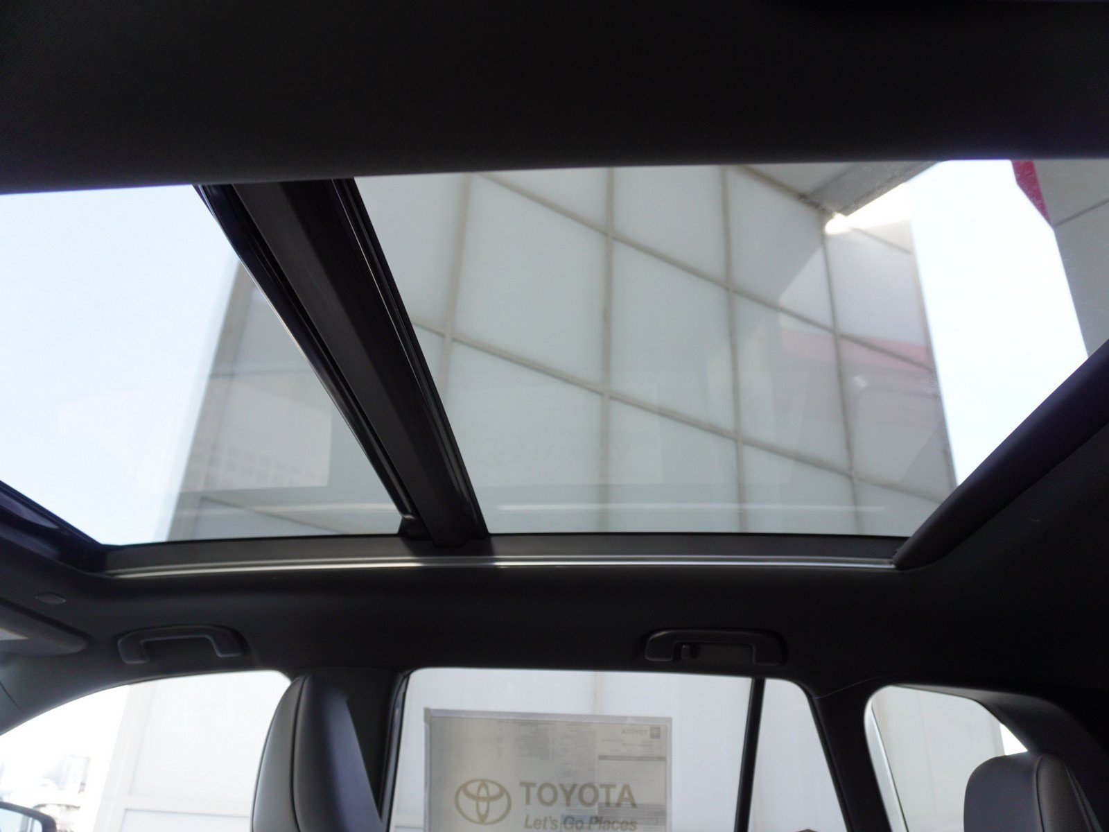 New 2026 Toyota RAV4 XSE w/ Panoramic Sun Roof Package AWD/4WD image 14