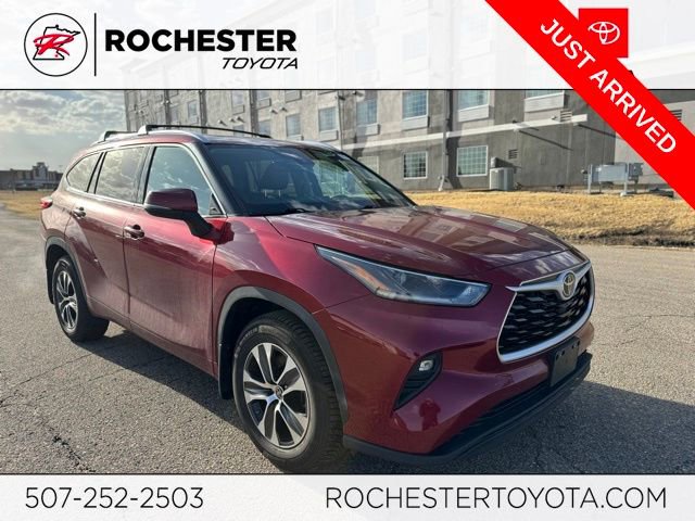 Used 2021 Toyota Highlander XLE image 1