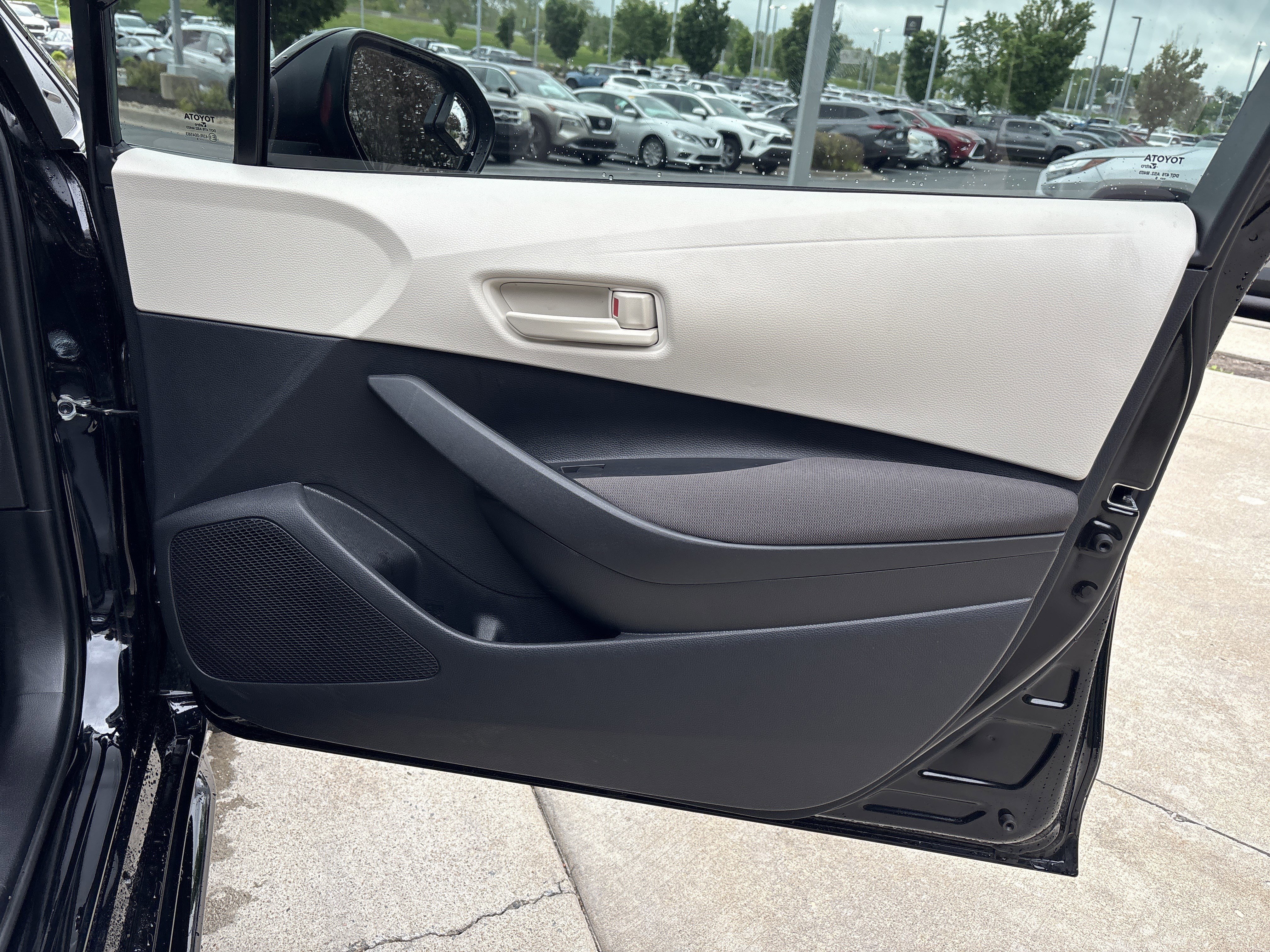 Used 2025 Toyota Corolla LE FWD image 29