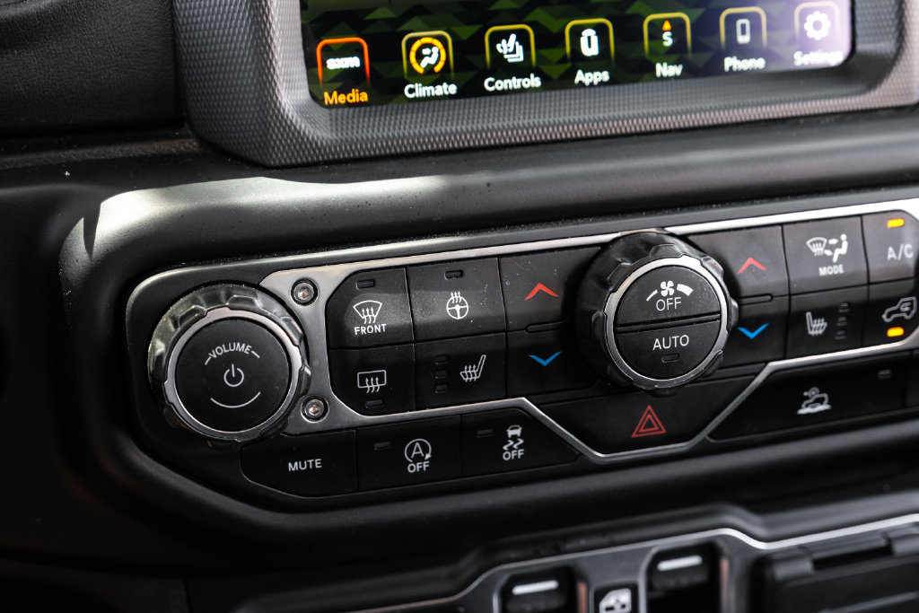 Used 2022 Jeep Wrangler Unlimited Sahara w/ LED Lighting Group AWD/4WD image 36