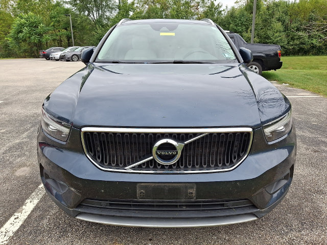Used 2022 Volvo XC40 T5 Momentum w/ Premium Package AWD/4WD image 2