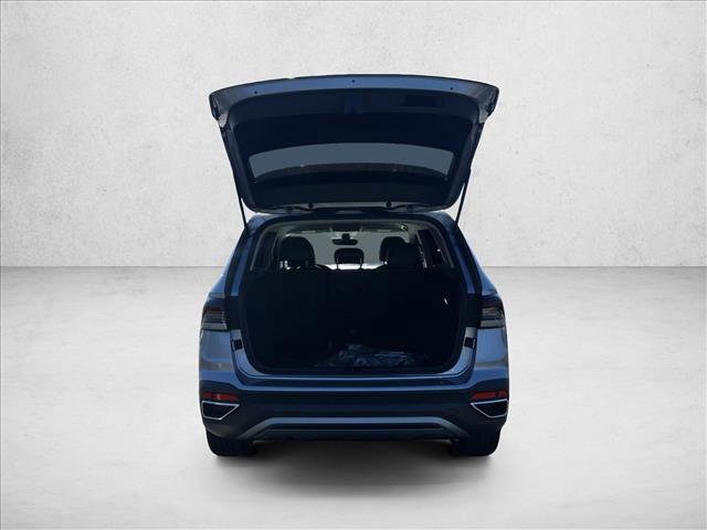 Used 2025 Volkswagen Taos SE image 6