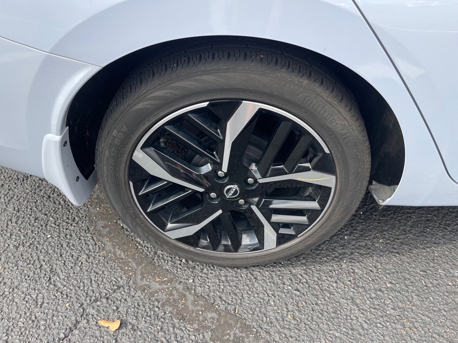 Used 2025 Nissan Versa SR w/ Trunk Package image 22