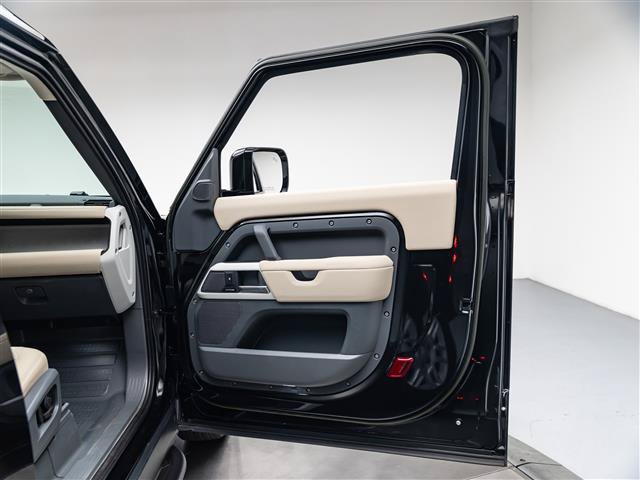 Used 2023 Land Rover Defender 90 S AWD/4WD image 28