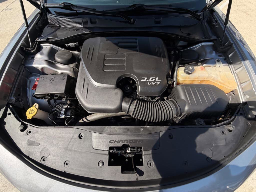 Used 2017 Dodge Charger SE w/ Popular Equipment Group image 8