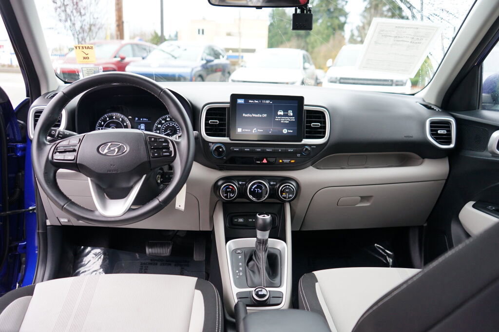 Used 2022 Hyundai Venue SEL w/ Cargo Package image 17