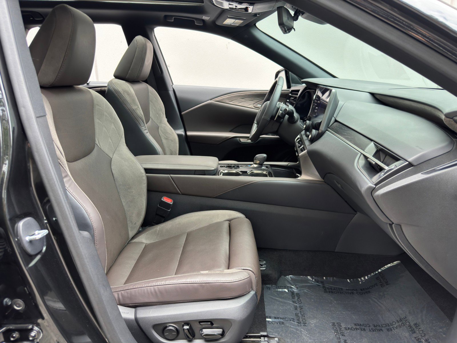 Used 2023 Lexus RX 350 w/ Luxury Package image 16