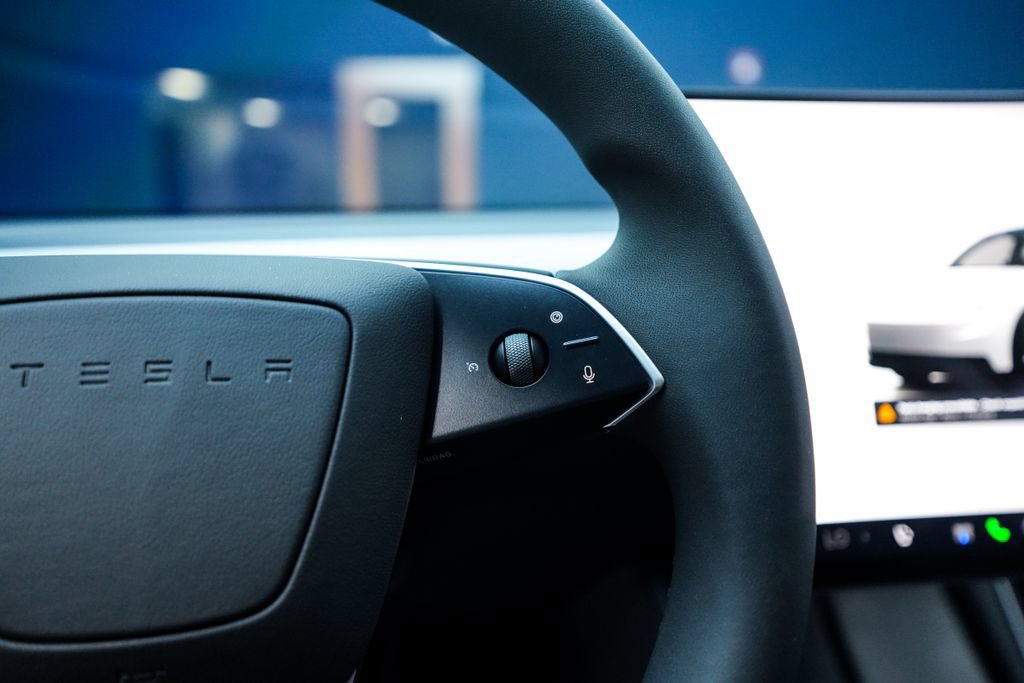 Used 2026 Tesla Model Y 2WD image 29