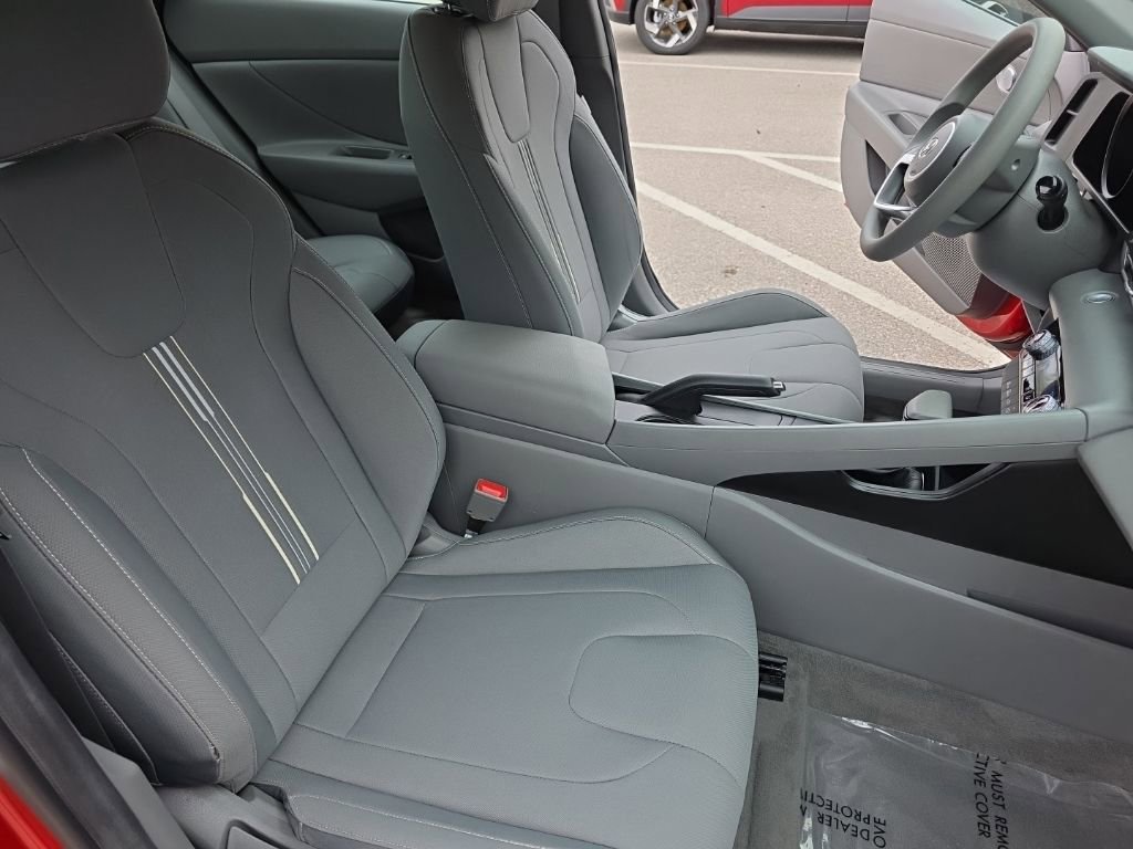 Used 2023 Hyundai Elantra SEL w/ Preferred Accessory Package FWD image 21
