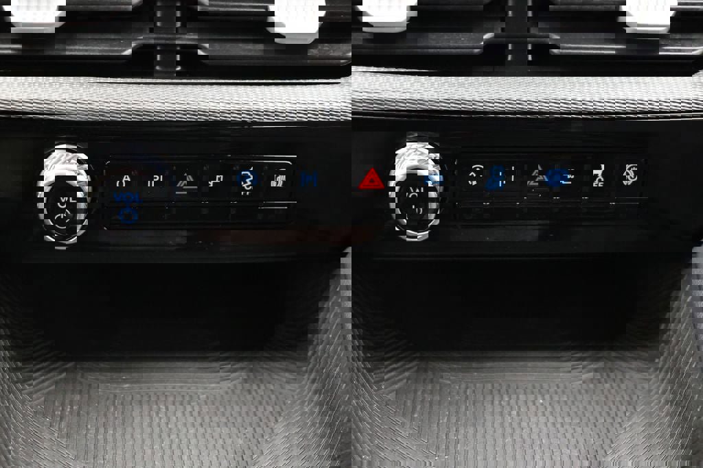 Used 2025 Ford Explorer ST-Line w/ ST-Line Street Pack AWD/4WD image 22