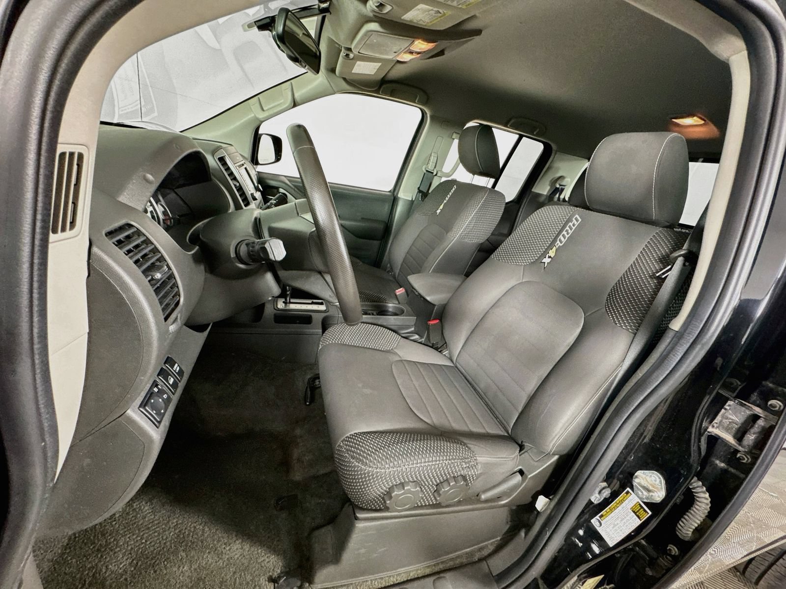 Used 2018 Nissan Frontier PRO-4X AWD/4WD image 12