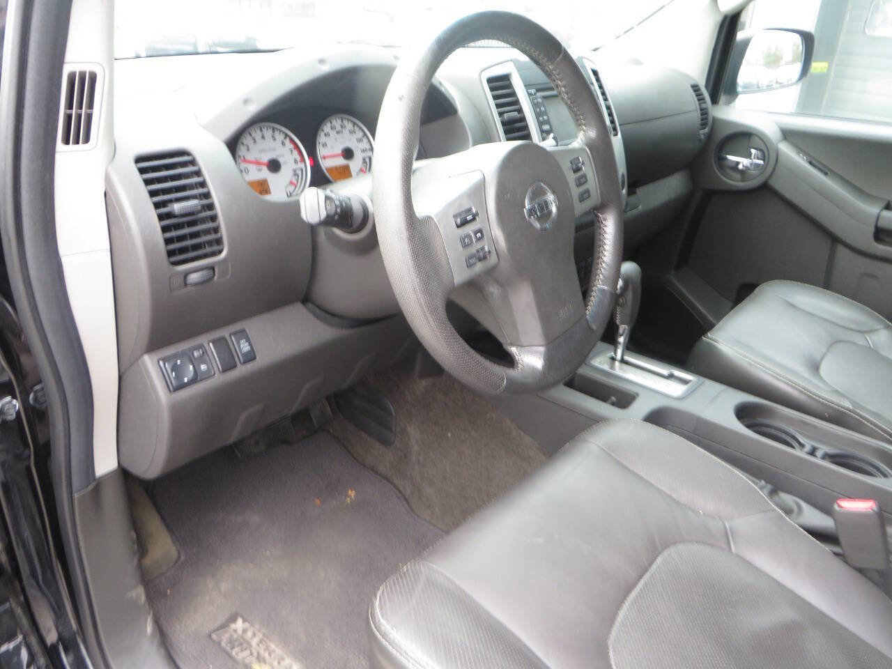 Used 2015 Nissan Xterra PRO-4X w/ Pro-4x Leather Package image 11