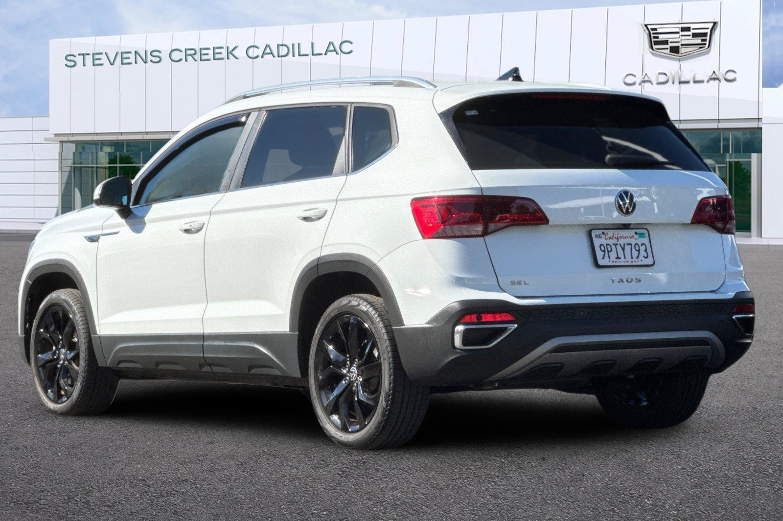 Used 2022 Volkswagen Taos SEL w/ Panoramic Sunroof Package FWD image 5