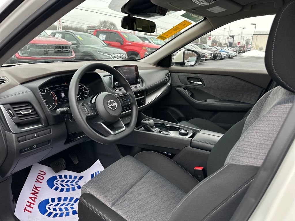 Used 2023 Nissan Rogue SV image 9