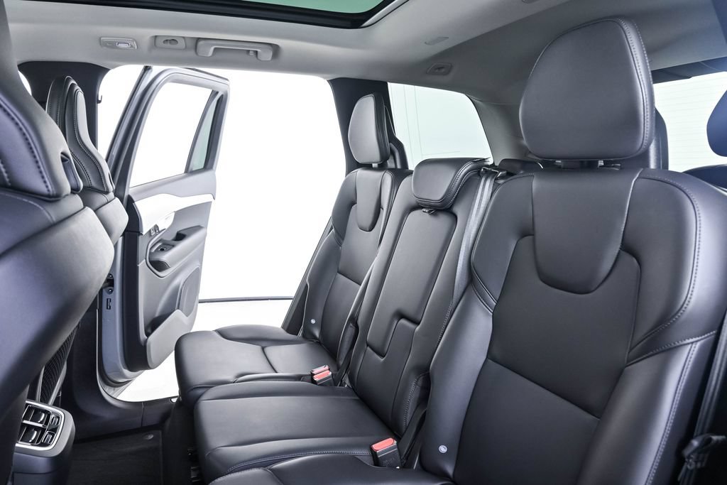 Certified 2025 Volvo XC90 B5 Core AWD/4WD image 22