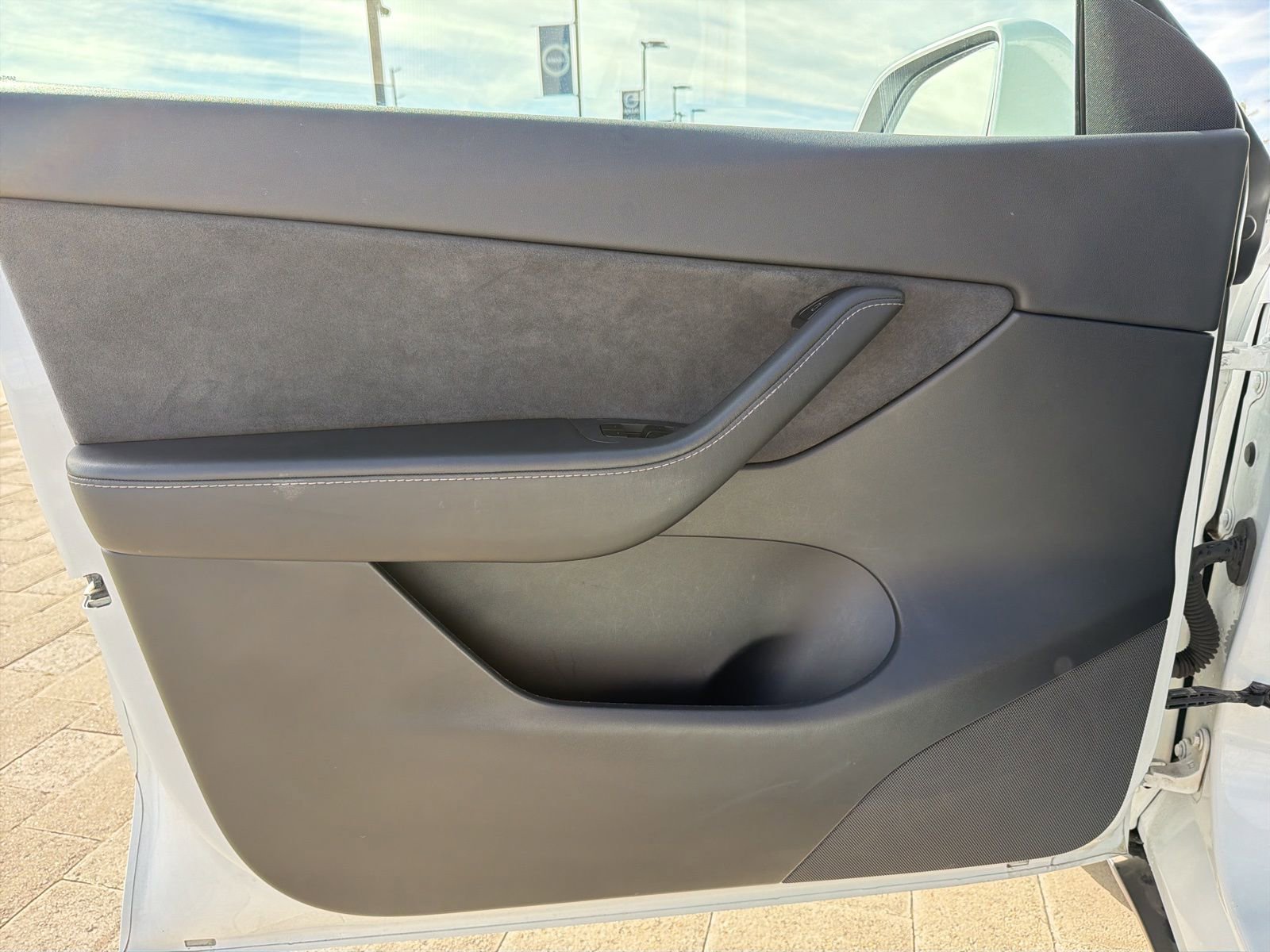 Used 2021 Tesla Model Y Standard Range image 18
